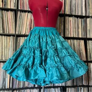 Super full & soft petticoat 💚🩵💚 square dance rockabilly seafoam green ruffles 💃🏽